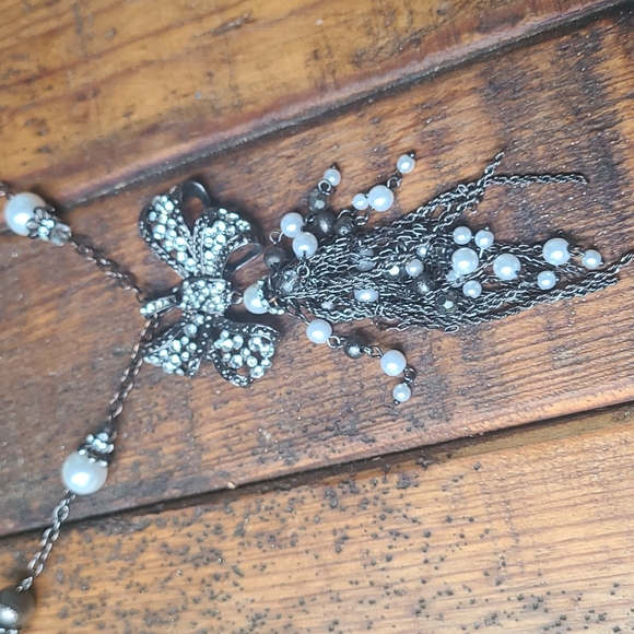 Long, bow & pearl necklace - Picture 2 of 2